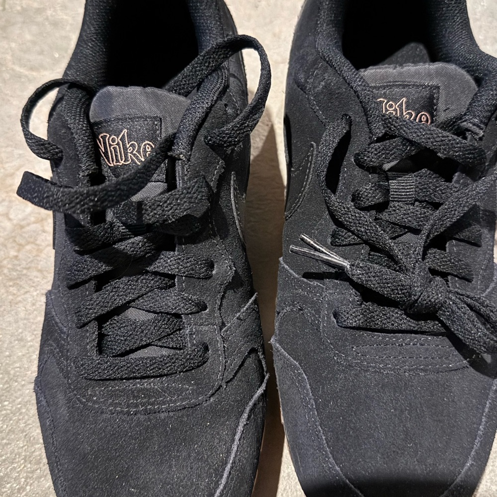 Nike womens black and rose gold Sneakers size 8, new